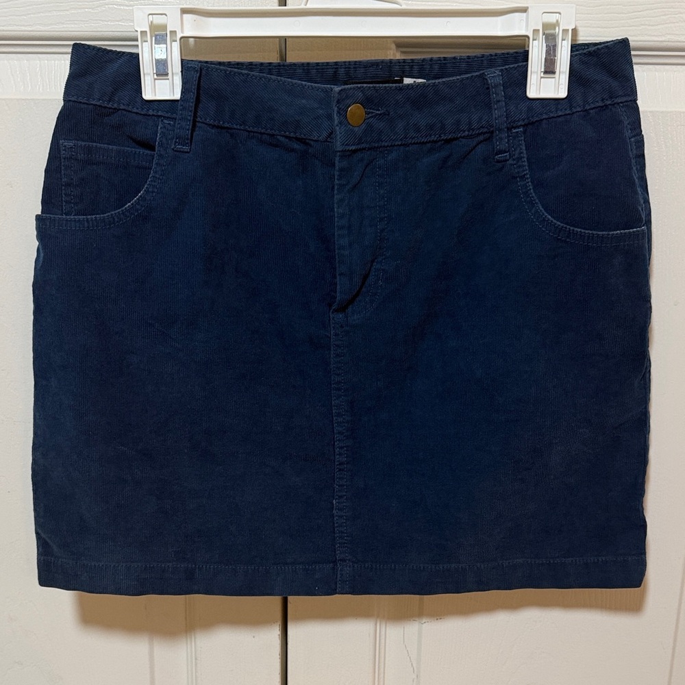 BDG Urban Outfitters Classic Navy Corduroy Mini Skirt. Size 8